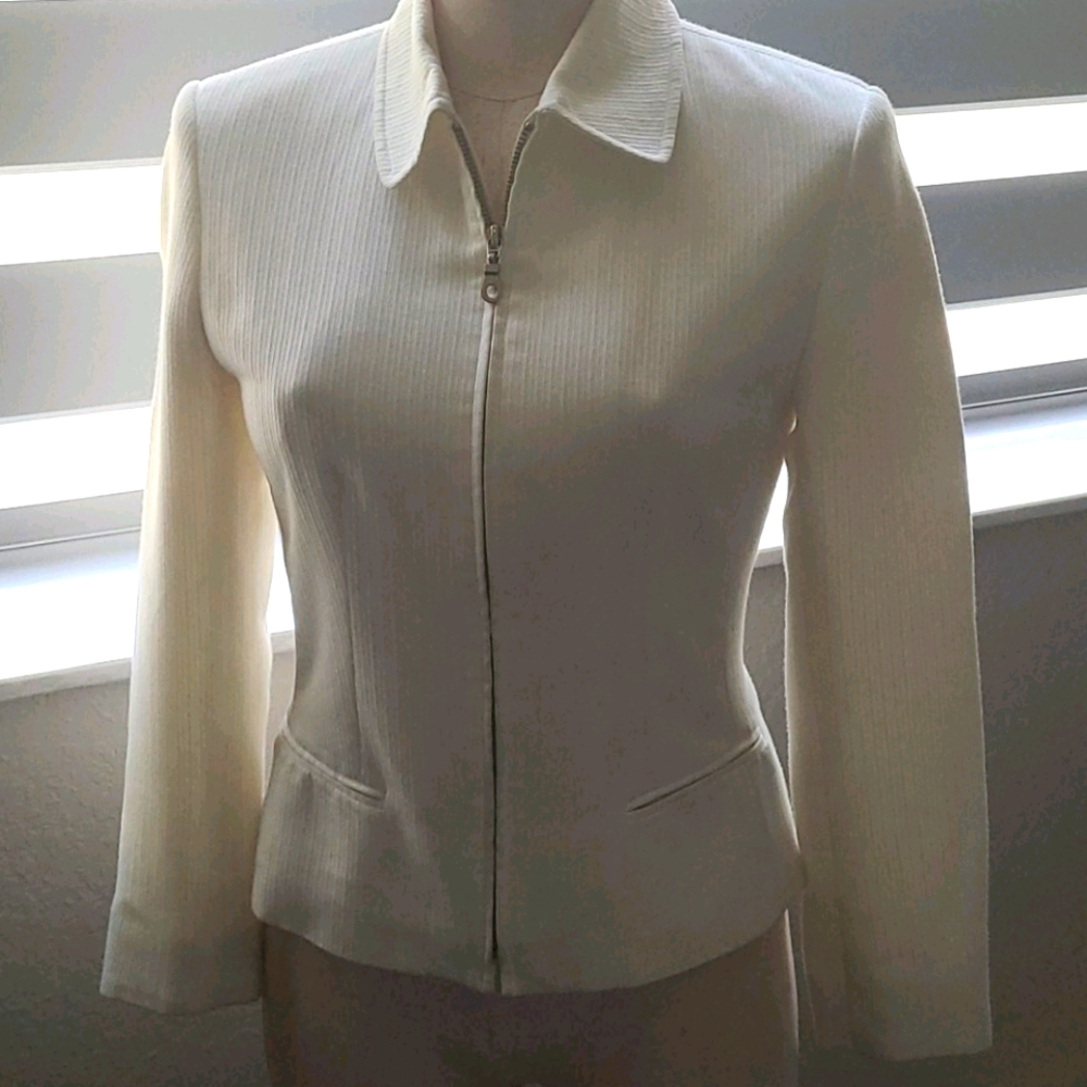 Cream lined zip up blazer